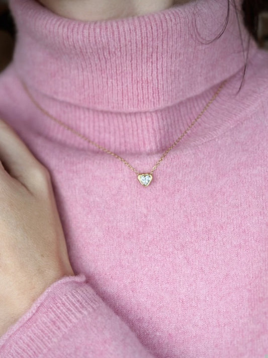 Isolde halskæde med hjertevedhæng og zirkon - Guld