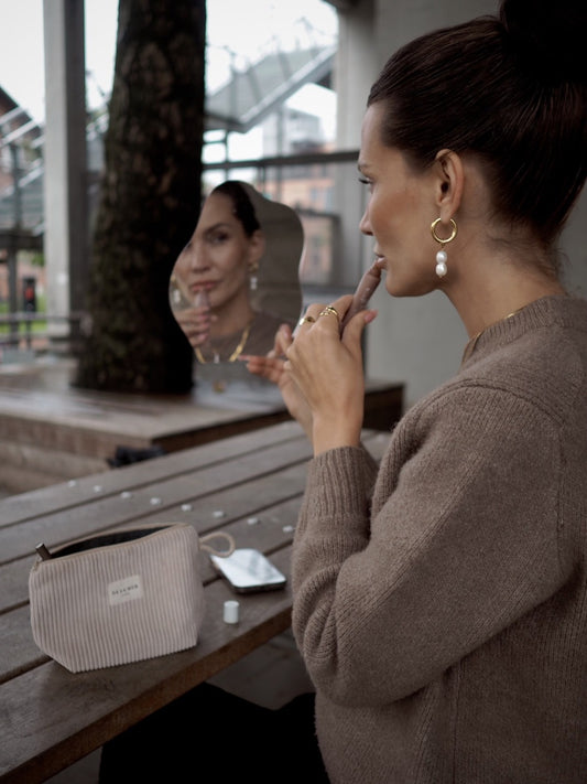 Calais – Lille toilettaske i beige fløjl