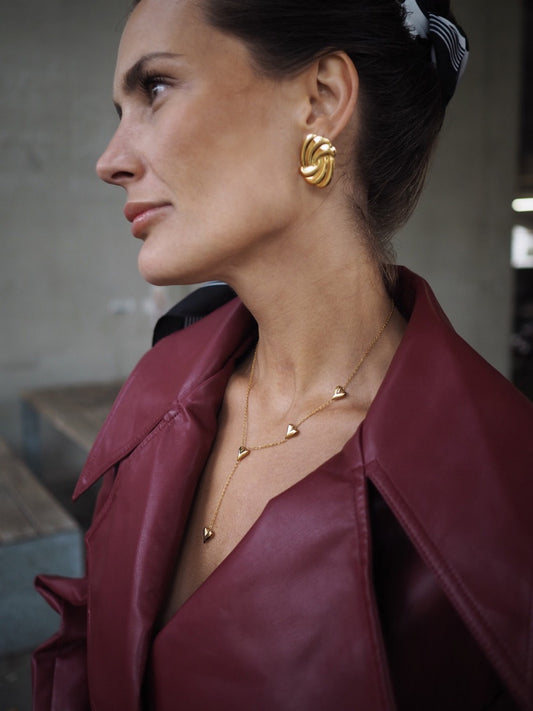 Inès smykkesæt – Guldbelagt hjertehalskæde og hjertearmbånd