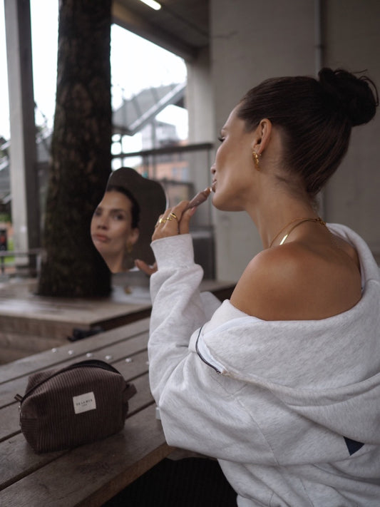 Auxerre – Rummelig toilettaske i brunt fløjl