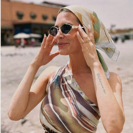 Emily satintørklæde – Orange blomst