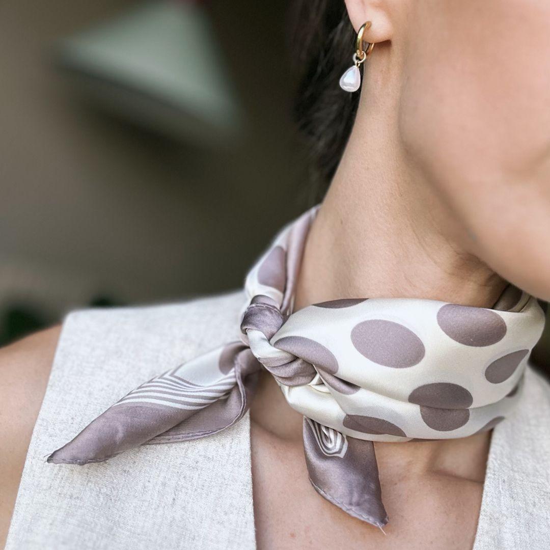 Polkaprikket silketørklæde til kvinder - kvadratisk satintørklæde med prikker - klassisk tørklæde - chant du matin