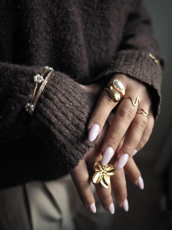 Gulbelagt statementring med imiteret perle - pvd-coatede vandfaste smykker til kvinder - guldringe - stor chunky ring - statementsmykker - chant du matin