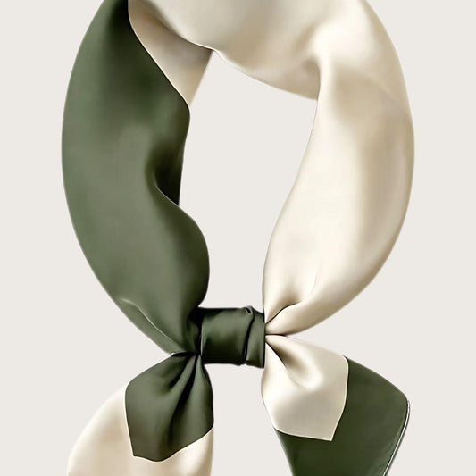 Minimalistisk satintørklæde i i grøn og cremefarvet. Tørklædet er fremstillet af polyester. Kan håndvaskes. Smukt og elegant vadratisk satintørklæde til kvinder.