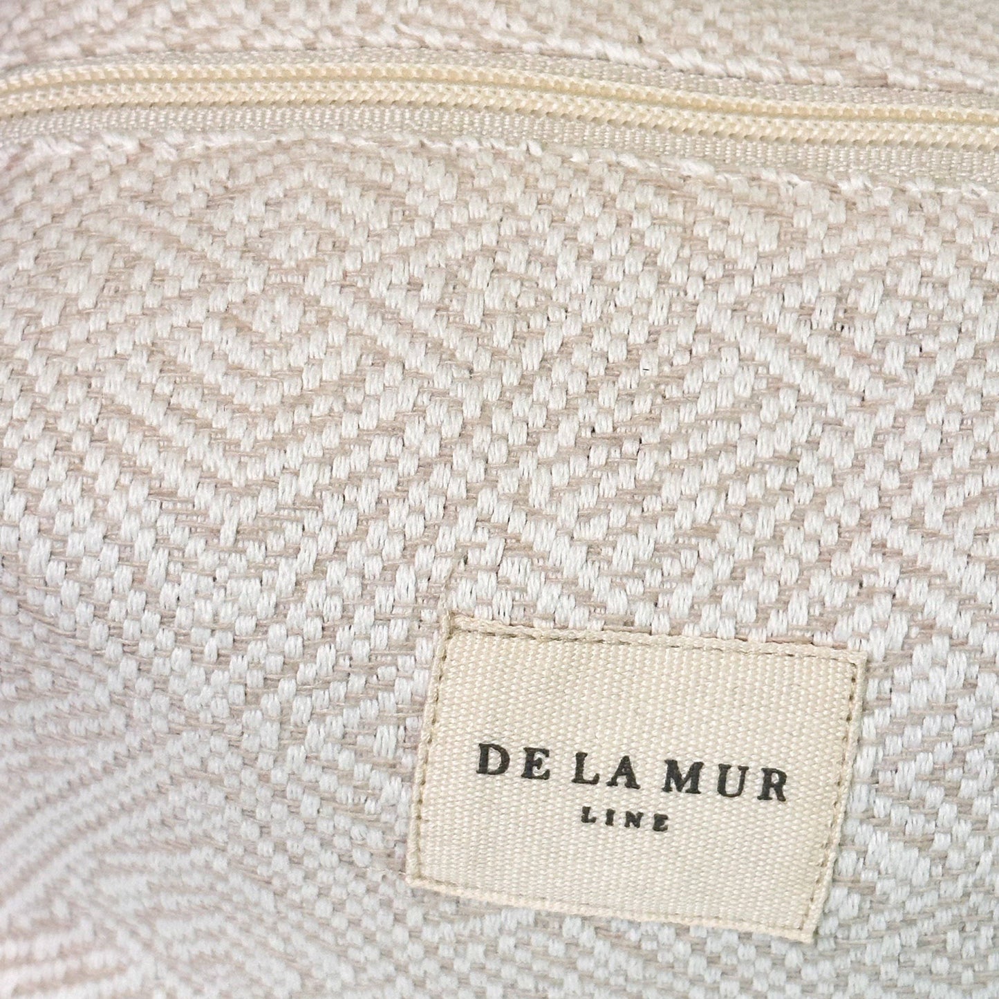 Sabine - Rummelig toilettaske i jacquardvævet stof