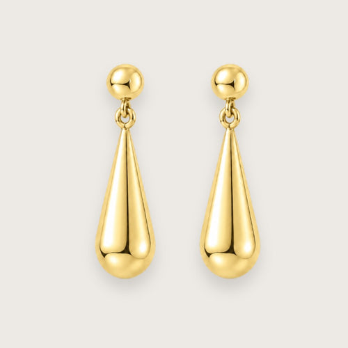 Lacey 18k forgyldte dråbeøreinge&nbsp;

Øreringene med raindrop-design, der matcher vores populære Lacey og Billie-halskæder

Elegante dråbeformede øreringe i guldbelagt rustfrit stål.

De klassiske dråbeformede øreringe passer til alle lejligheder og matcher flot med de fleste andre guldsmykker.

Lacey-øreringene er PVD-forgyldte og vandfaste.

En ring med blikfang og lidt kant, der er perfekt til stacking med andre guldringe, men sagtens kan bære looket alene.&nbsp;