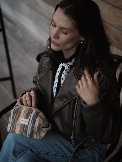 Lavigny  – Rummelig toilettaske i stribet mønster