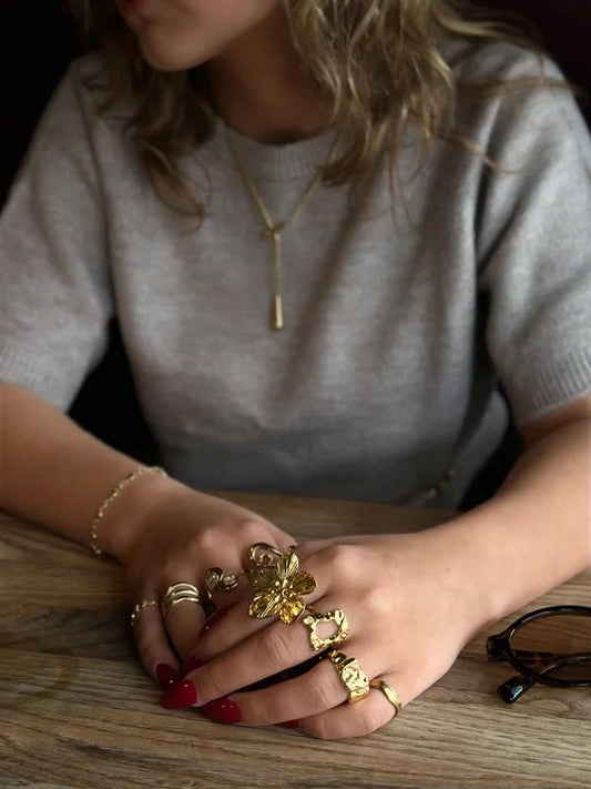 Nell forgyldt blomsterring
