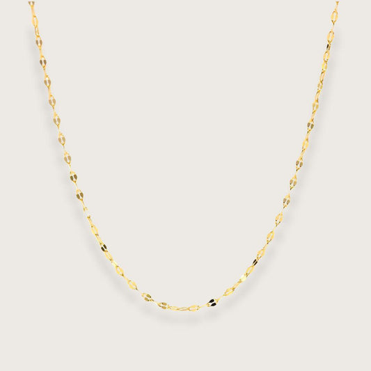 Tynd 2 mm lip chain-halskæde i 18k forgyldt stål med glimtende, lysreflekterende led. Vandfaste smykker til kvinder. Vandfast halskæde basiskæde til mig og match med andre guldhalskæder. 