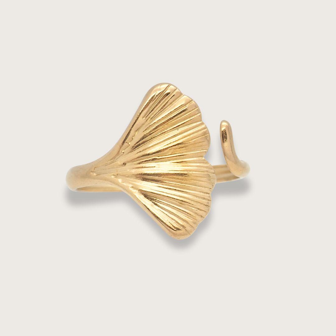 guldringe til kvinder - lille guldbelagt ring i rustfrit staal med blad-motiv, fiskehale, havfruefinne - ig style - chant du matin - rejsesmykker - vandfaste smykker