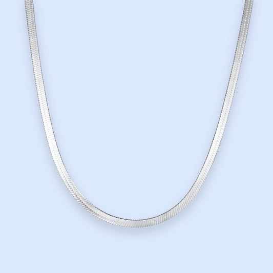 Flat snake chain-halskæde i sølvfarvet rustfrit stål. Flad snake chain halskæde. En af vores bestsellers. Perfekt alene eller matchet med andre sølvhalskæder. Vandfast og slidstærk. Enkel halskæde. klassisk halskæde. Sølvhalskæder til kvinder. Julegave fødselsdagsgave, venindegave. sølvhalskæde til kvinder