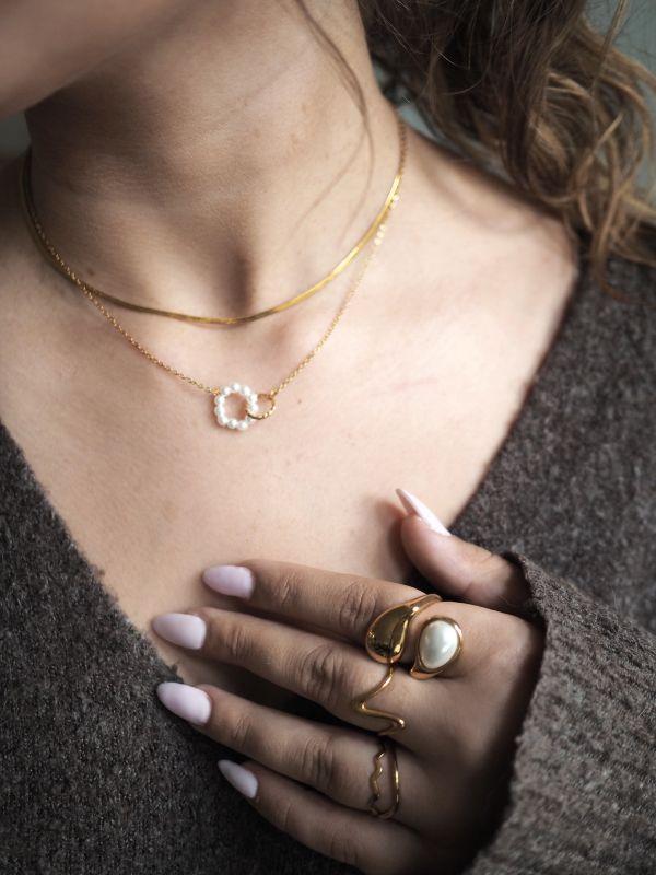 Gulbelagt statementring med imiteret perle - pvd-coatede vandfaste smykker til kvinder - guldringe - stor chunky ring - statementsmykker - chant du matin