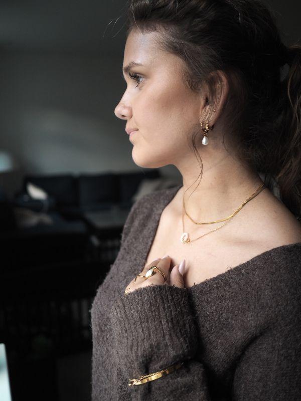 Gulbelagt statementring med imiteret perle - pvd-coatede vandfaste smykker til kvinder - guldringe - stor chunky ring - statementsmykker - chant du matin