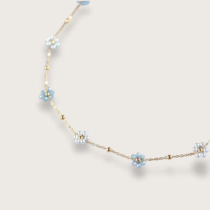 Daisy Bleu halskæde med blå blomster – Guldbelagt