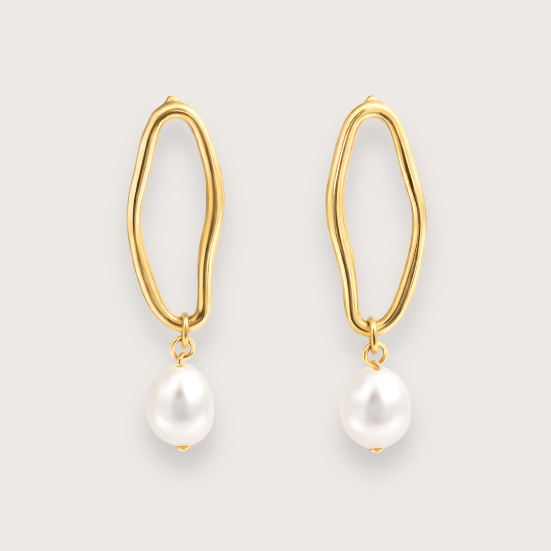 Ellie øreringe med ferskvandsperler – Guldbelagte