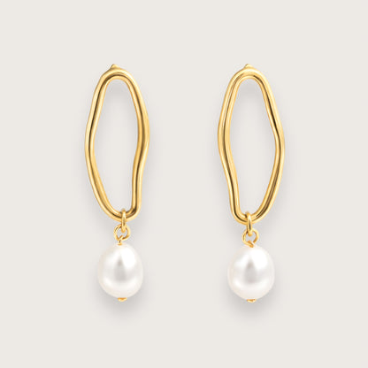 Ellie øreringe med ferskvandsperler – Guldbelagte