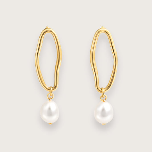 Ellie øreringe med ferskvandsperler – Guldbelagte
