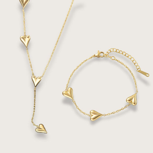 Inès smykkesæt – Guldbelagt hjertehalskæde og hjertearmbånd