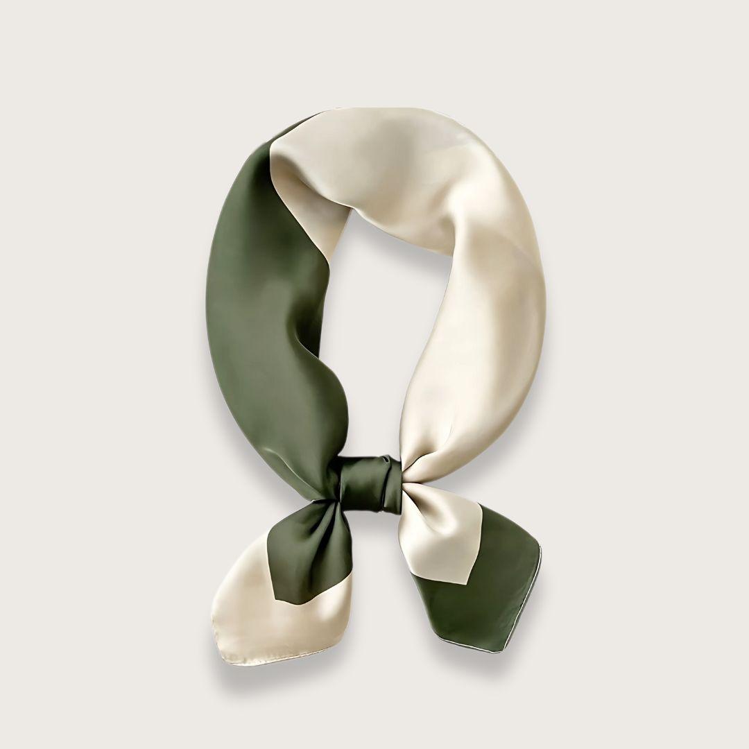 Minimalistisk satintørklæde i i grøn og cremefarvet. Tørklædet er fremstillet af polyester. Kan håndvaskes. Smukt og elegant vadratisk satintørklæde til kvinder.
