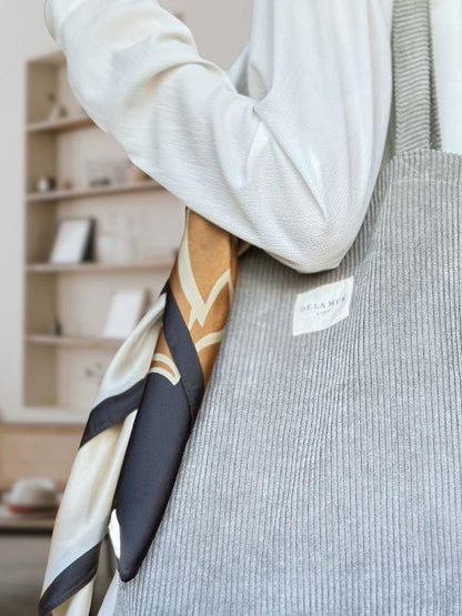 lille tote bag i fløjl til kvinder - de la mur - tote bag til gym, skole, indkøb og hverdag - gråt fløjl