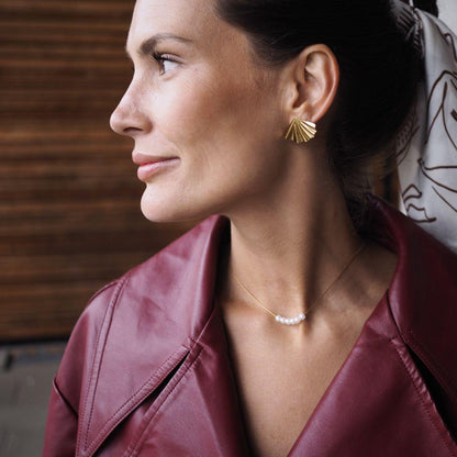 Guldbelagt halskæde med perler - vandfaste smykker til kvinder - chant du matin