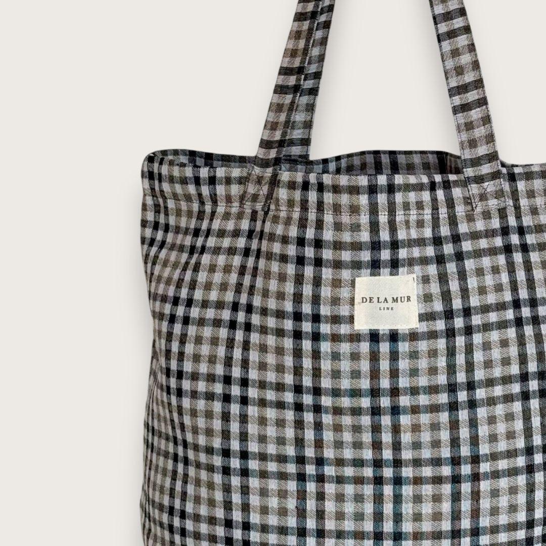 Stor tote bag med klassiske tern i neutrale farver fra spanske de la mur - til studie, weekendture og hverdag - chant du matin