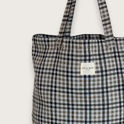 Stor tote bag med klassiske tern i neutrale farver fra spanske de la mur - til studie, weekendture og hverdag - chant du matin