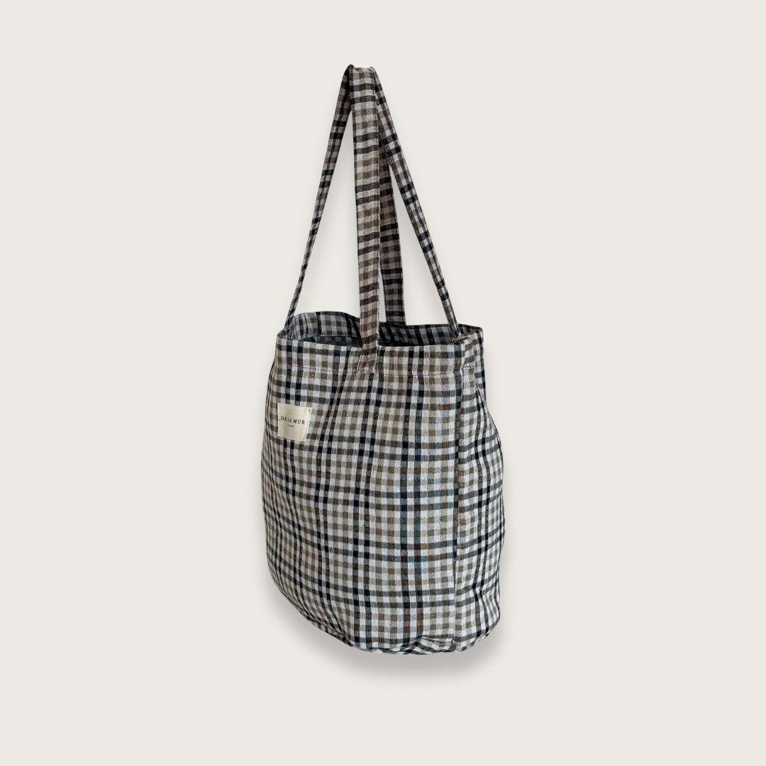 Stor tote bag med klassiske tern i neutrale farver fra spanske de la mur - til studie, weekendture og hverdag - chant du matin