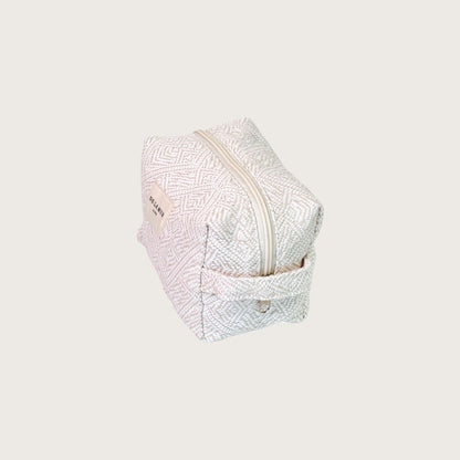 Sabine - Rummelig toilettaske i jacquardvævet stof