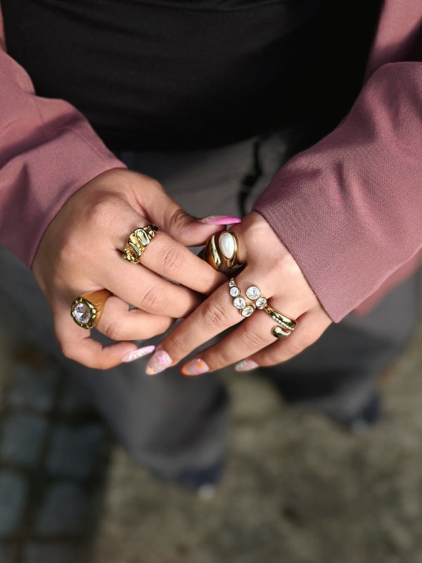 Giverny chunky ring med perle – Guldbelagt