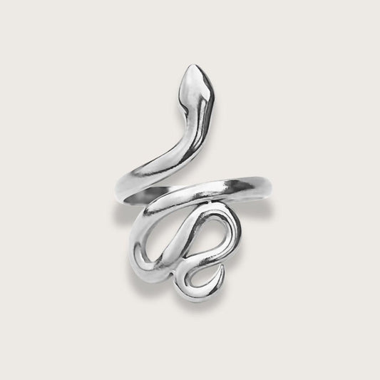 Smuk slangering i højpoleret rustfrit stål med PVD-belægning. Zora slangeringen er velegnet som hverdagsring, da den er både vandfast og slidstærk. 