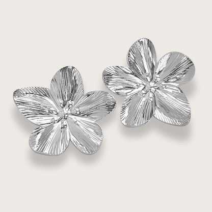 Blomsterøreringe i sølvbelagt rustfrit stål - vandfaste smykker til kvinder - blomsterørestikkere med store sølvblomster - ig style - trendy design - nell