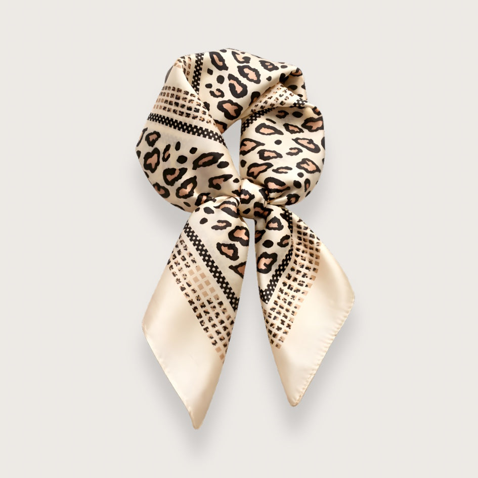 Sybil satintørklæde – Grafisk leoprint