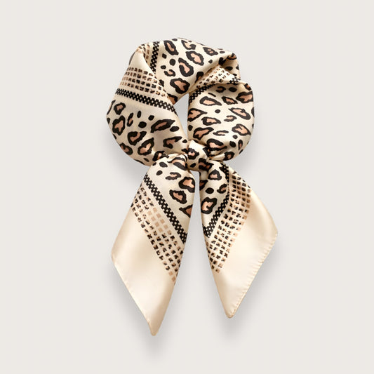 Sybil satintørklæde – Grafisk leoprint