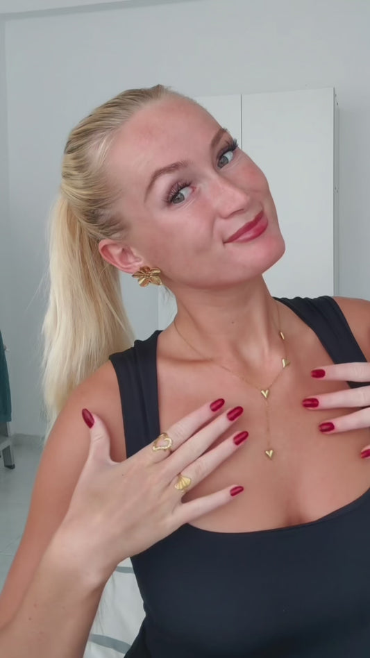 Inès smykkesæt –  Guldbelagt Hjertehalskæde og hjertearmbånd