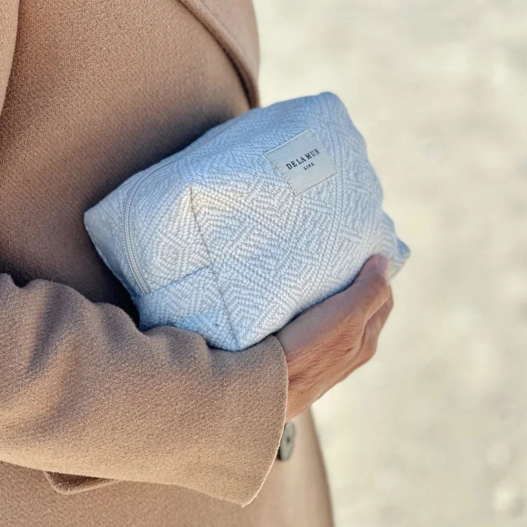 rummelig toilettaske til kvinder i nordisk stil skandinavisk minimalistisk makeuptaske bomuld de la mur hvid beige sabine