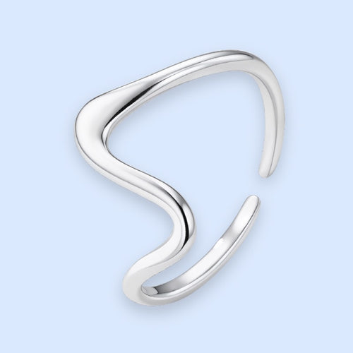 Justerbar sølvring med bølge. Sølvtonet stål. soelvring til kvinder soelvfarvet ring i rustfrit staal boelgedesign populaer ring vandfast soelv fingerring aimee