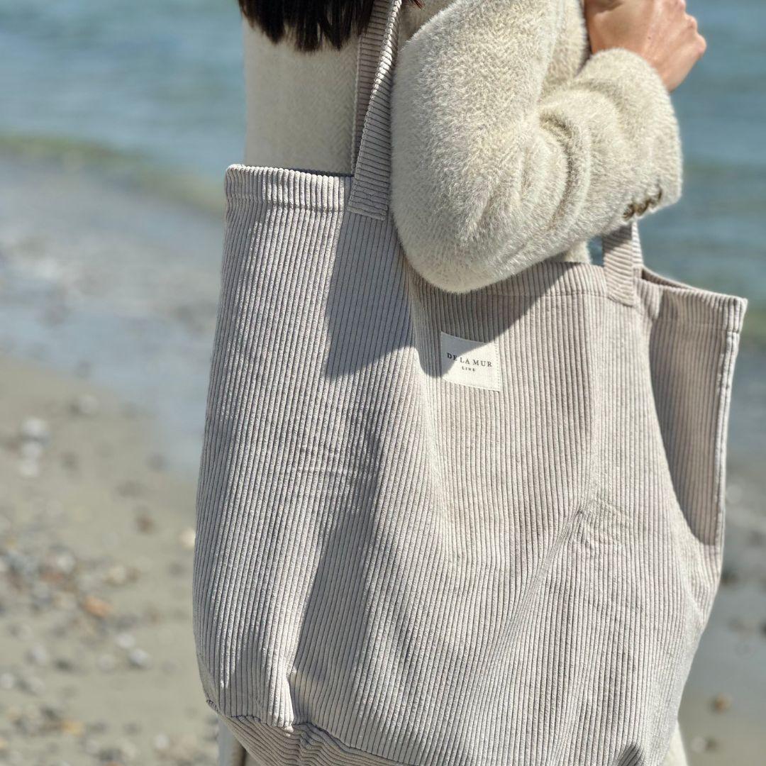 Stor tote bag til kvinder fra De la Mur - totebag i beige fløjl - mulepose - håndlavet i spanien af De la Mur - chant du matin