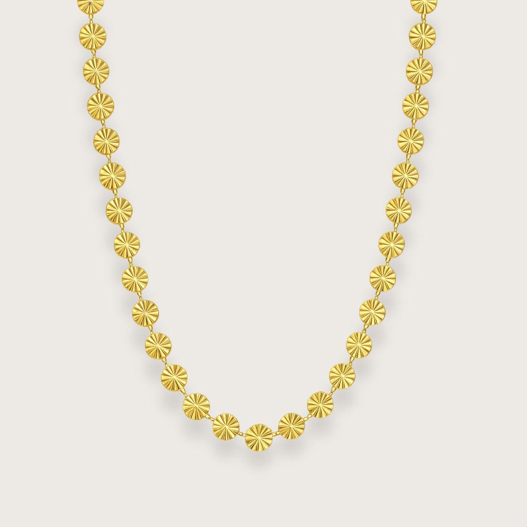 Vandfast halskaede i rustfrit staal med 18K forgyldning. Vandfast halskæde. Gaveidé til kæreste, venindegave, julegave. fødselsdagsgave. Fine solformede led og justerbar laengde paa 40-45 cm. Elegant vandfast smykke, perfekt som gave eller til daglig brug.